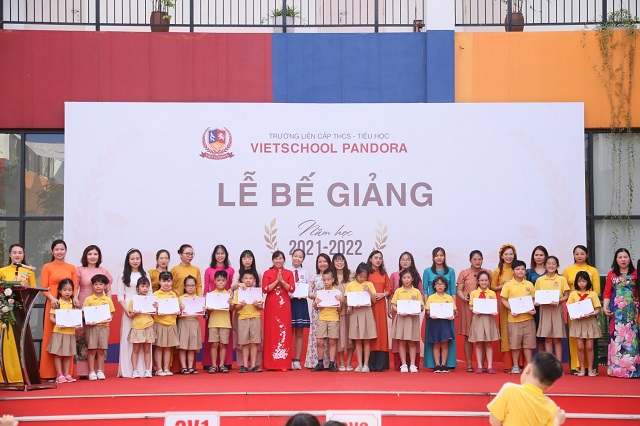 VIETSCHOOL - NĂM HỌC 2021 – 2022: HÀNH TRÌNH ĐÁNG NHỚ