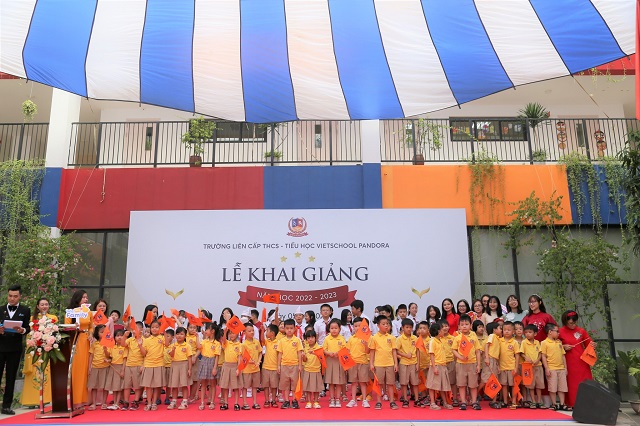 HỌC SINH TRƯỜNG LIÊN CẤP THCS - TH VIETSCHOOL NÔ NỨC THAM DỰ LỄ KHAI GIẢNG NĂM HỌC 2022 – 2023